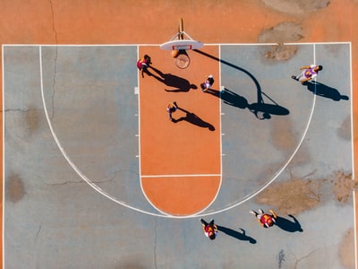 航空摄影的人打篮球

